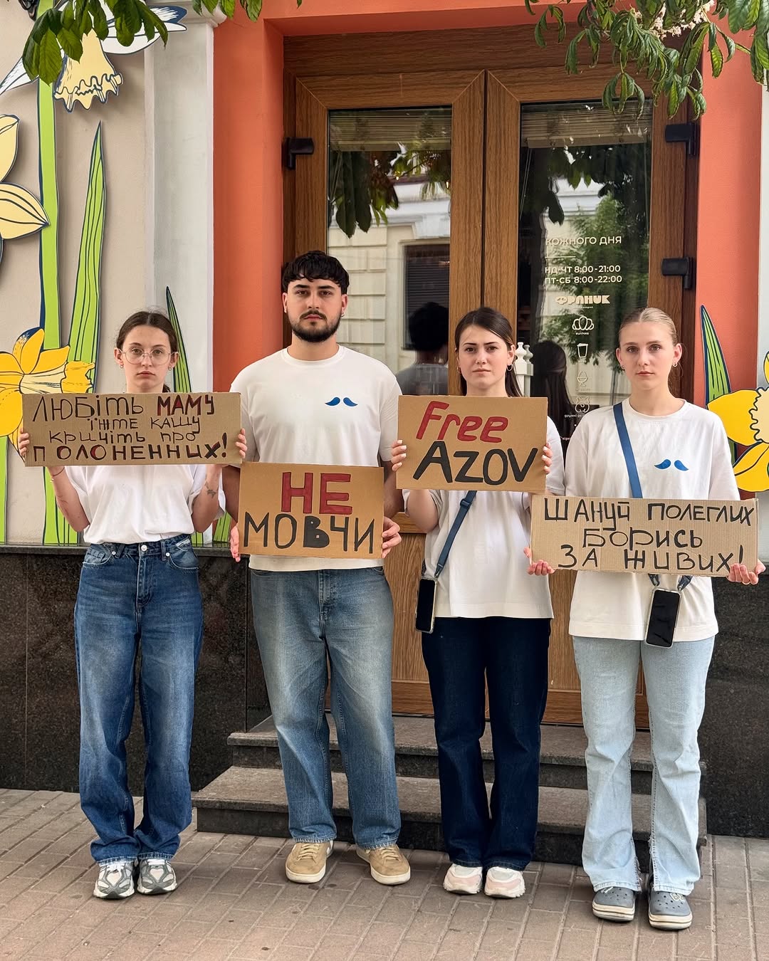 Флешмоб на підтримку полонених