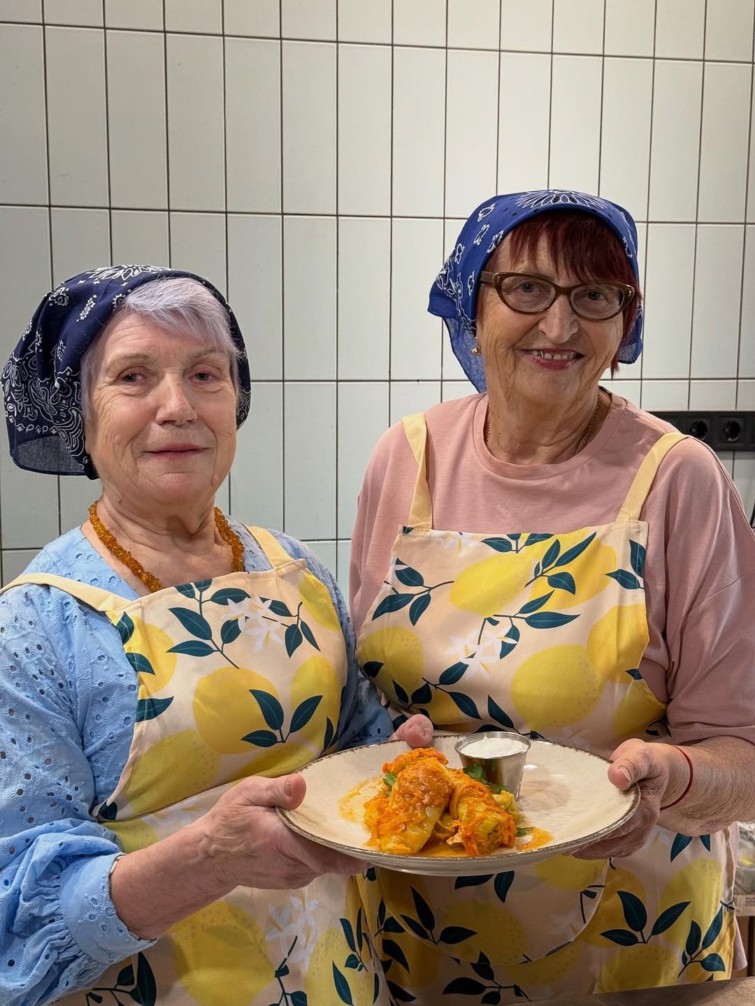 Їж голубці — допомагай стареньким