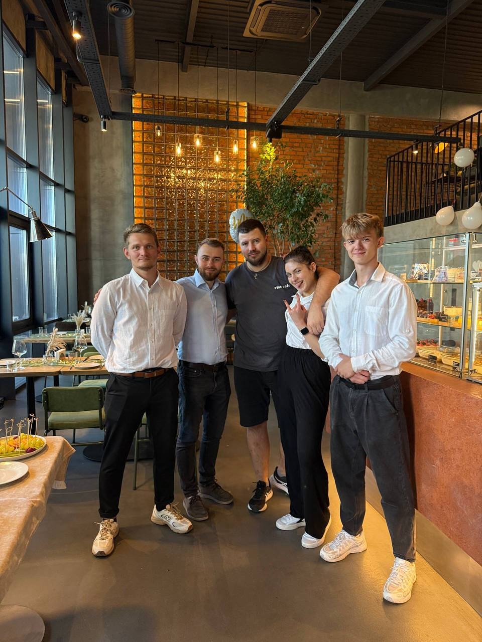 Святкування 1 року Rise