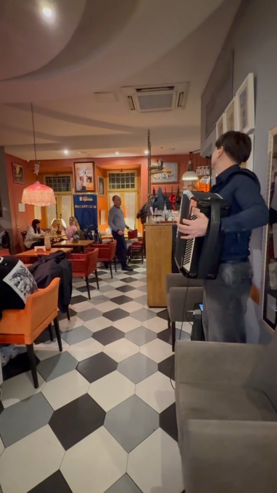 Вечір Beaujolais Nouveau